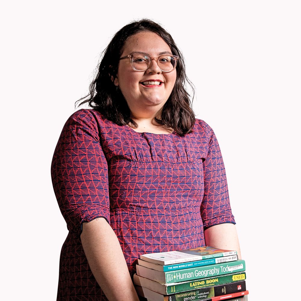 Kassie Colón holds books