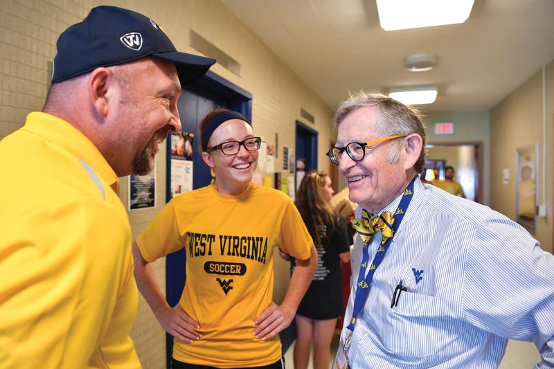 President Gee stands with others on move-in day.