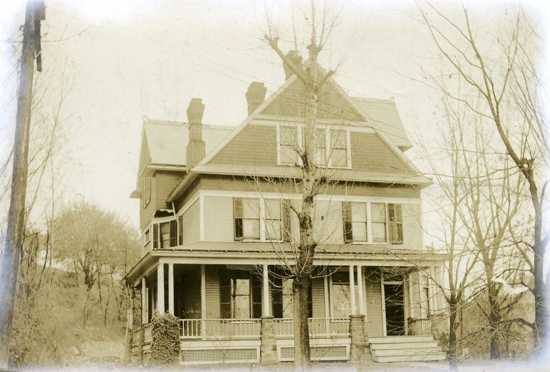 The Delta Tau Delta house in 1918 was used to house patients.